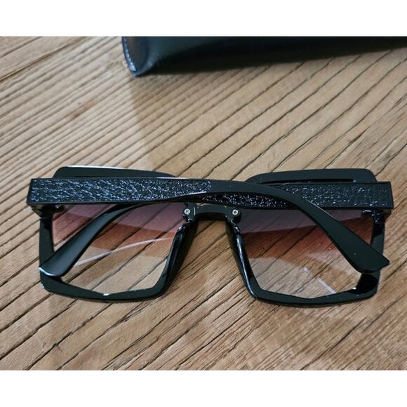 Shein Bold Frame Sunglasses New with case - Picture 3 of 3
